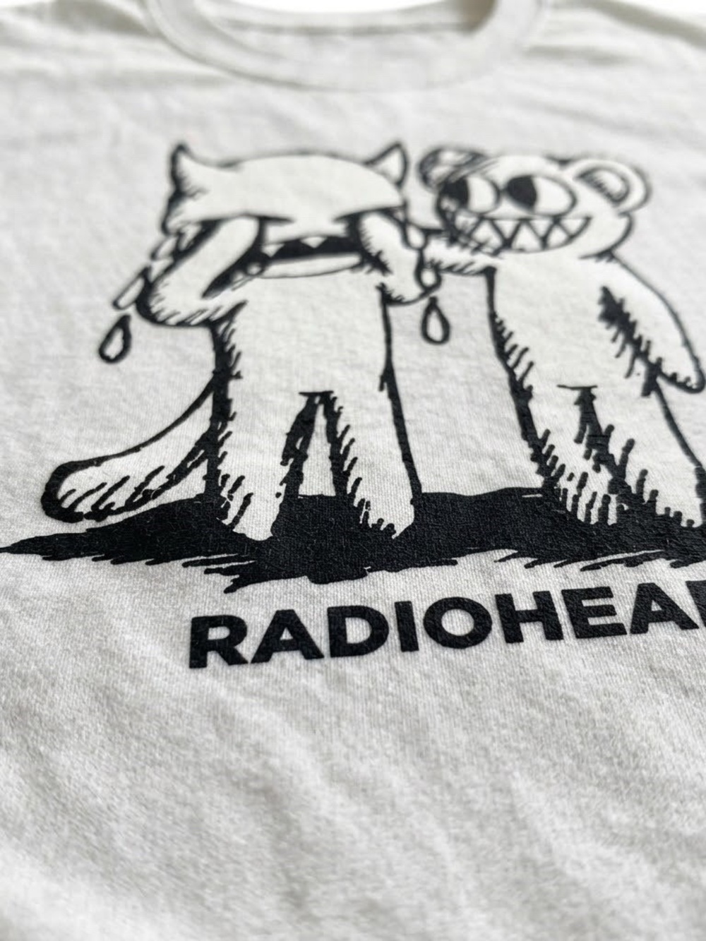 Gildan White Dog Radiohead Graphic T-Shirt - Picture 2 of 2